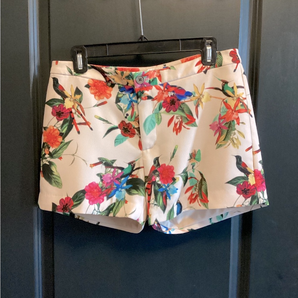Annie Lee
White Cotton Shorts
Size S